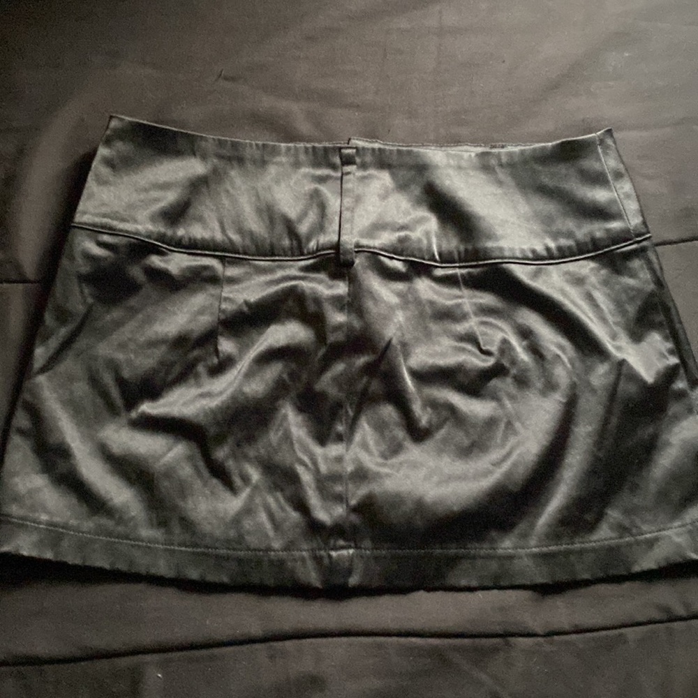 Forever 21 black mini skirt - Picture 3 of 3